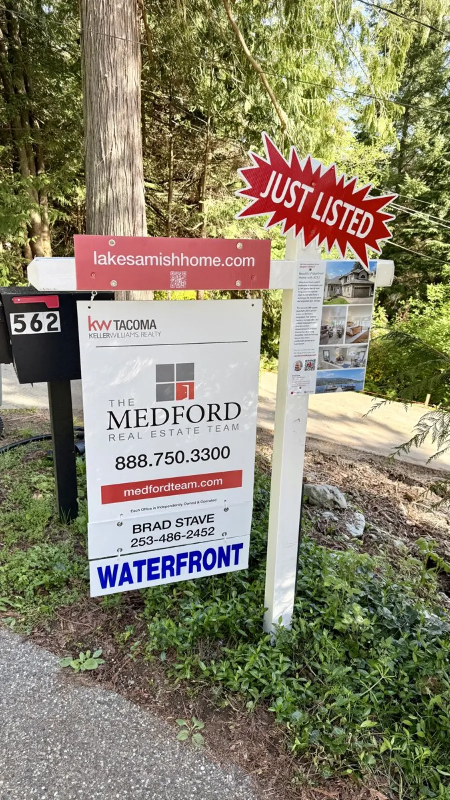 Yard sign with JUST LISTED rider and custom property URL lakesamishhome.com